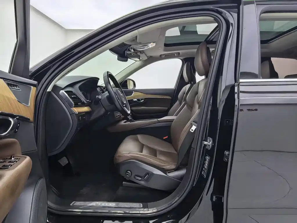 Volvo XC90 2020 — фото 19