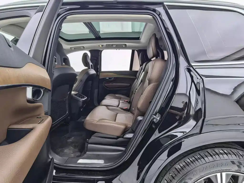 Volvo XC90 2020 — фото 15