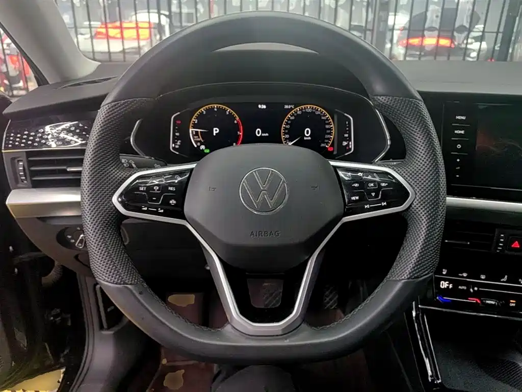 Volkswagen Passat 2024 — фото 11