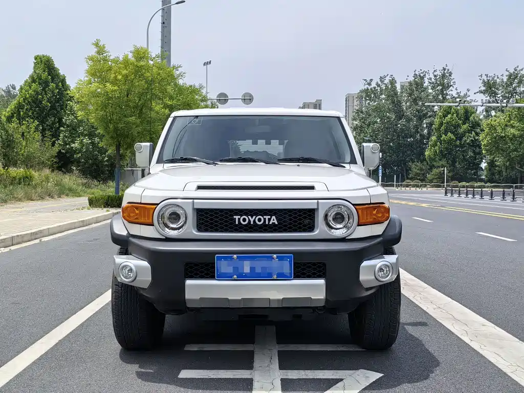 Toyota FJ Cruiser 2024 — фото 3