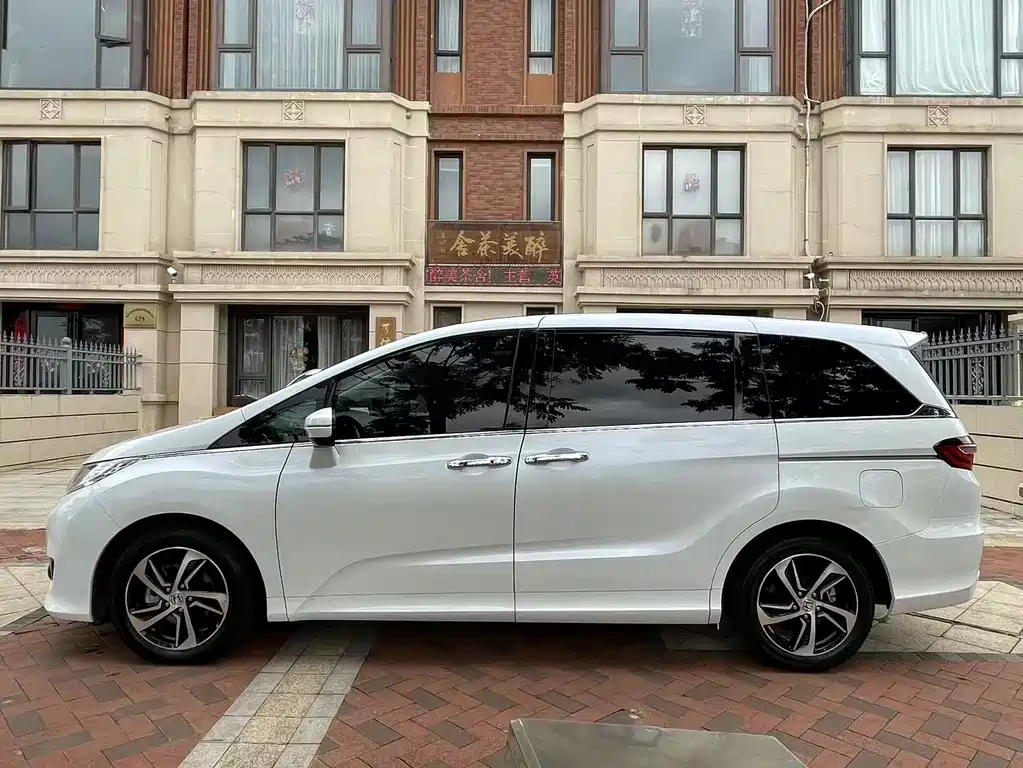 Honda Odyssey 2017 — фото 7