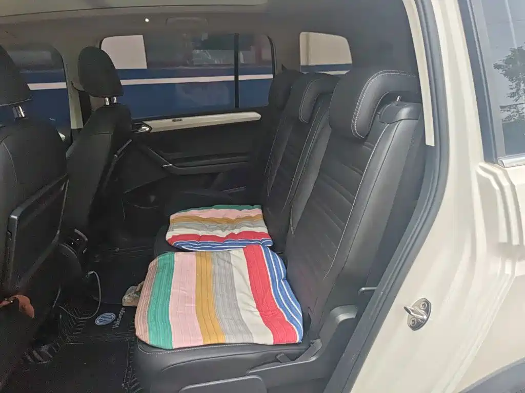 Volkswagen Touran 2018 — фото 13