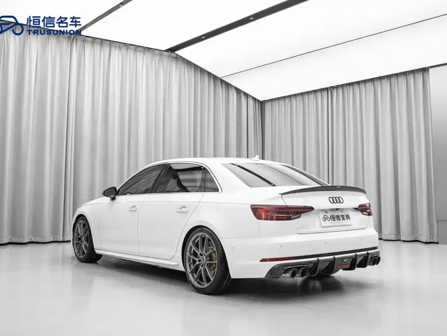 Audi A4L 2020