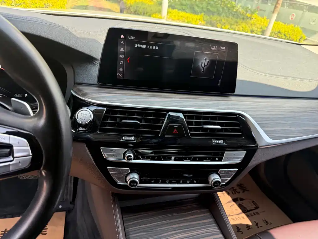 BMW 5 Series 2019 — фото 23