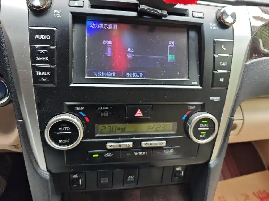 Toyota Camry 2015 — фото 13
