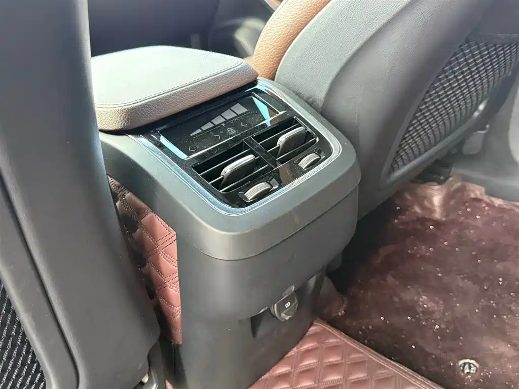 Volvo XC90 2021 — фото 24