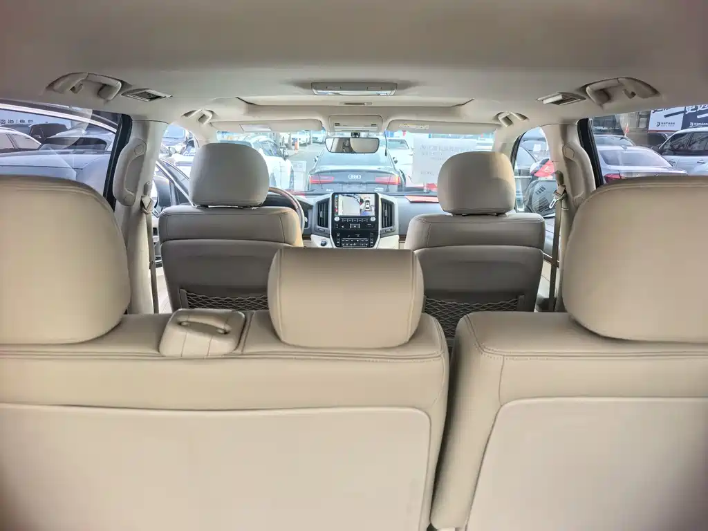 Toyota Land Cruiser 2018 — фото 16