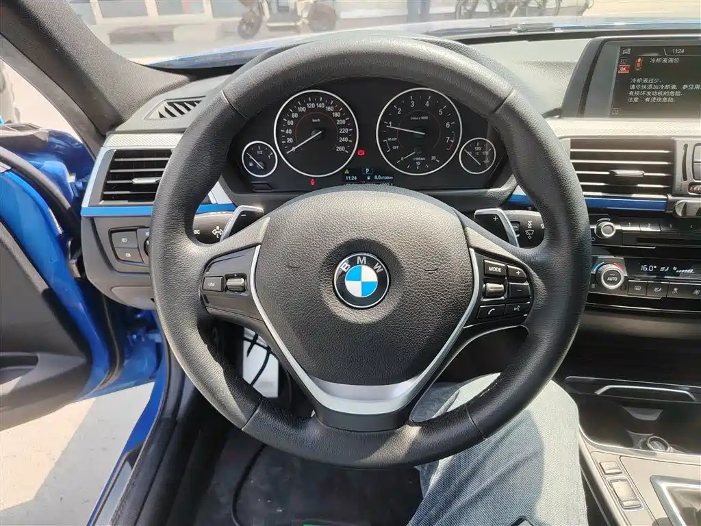 BMW 3 Series 2017 — фото 11