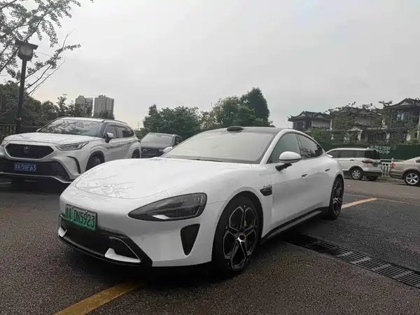 Xiaomi SU7 2024