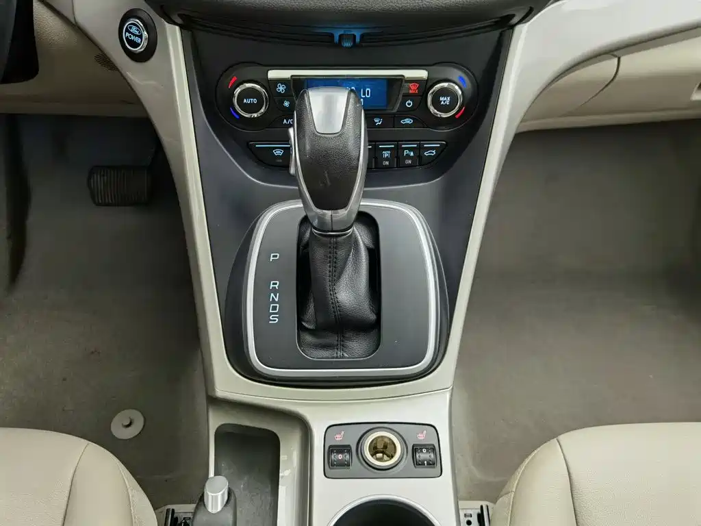 Ford Kuga 2013 — фото 13
