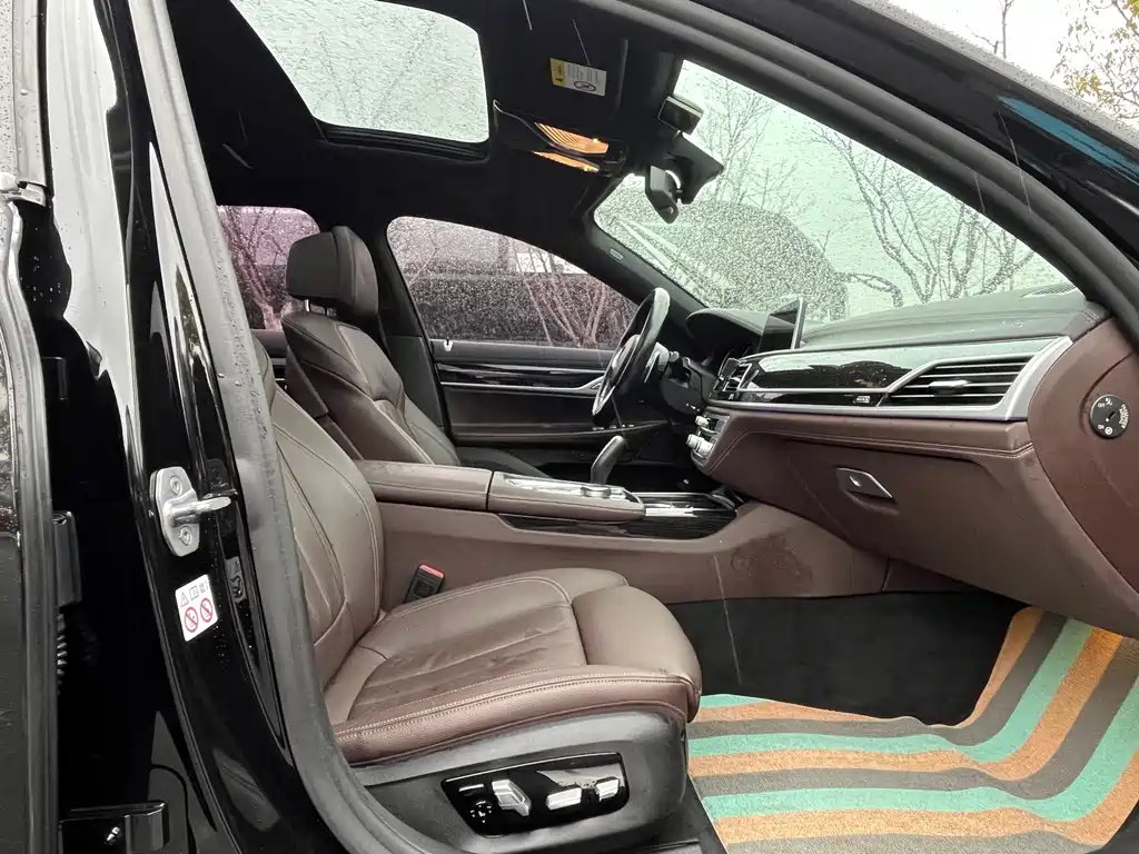 BMW 7 Series 2018 — фото 11
