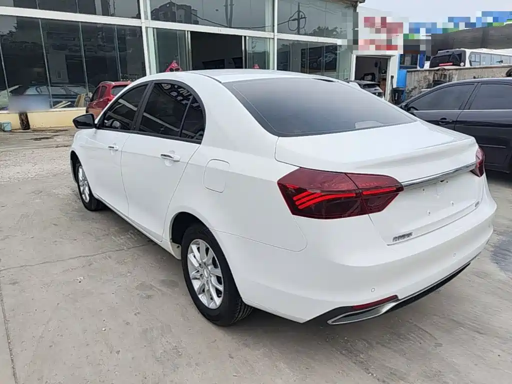 Geely Emgrand 2020 — фото 23