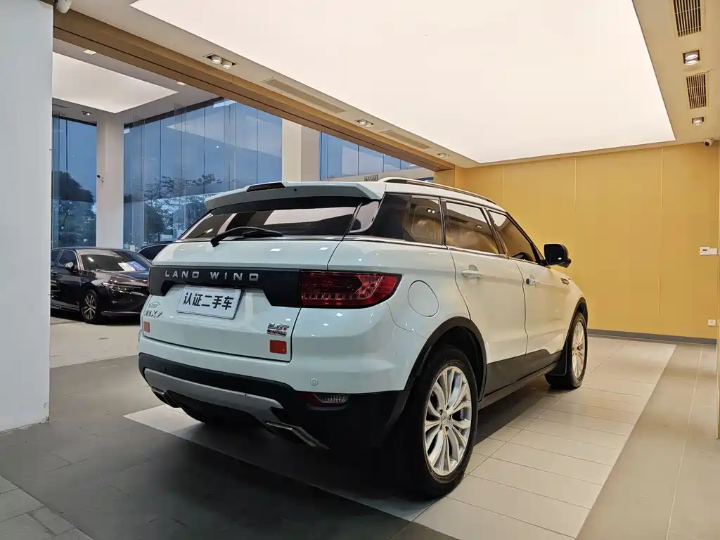 Landwind X7 2017 — фото 28