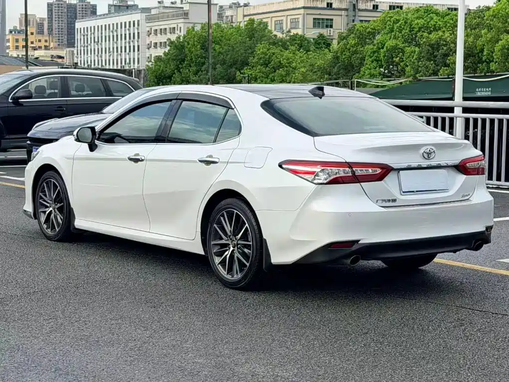 Toyota Camry 2022 — фото 9