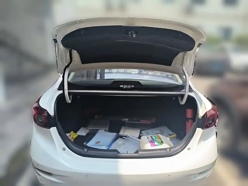 Mazda 3 Axela 2016 — фото 15