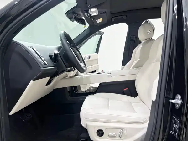 Li Auto L6 2025