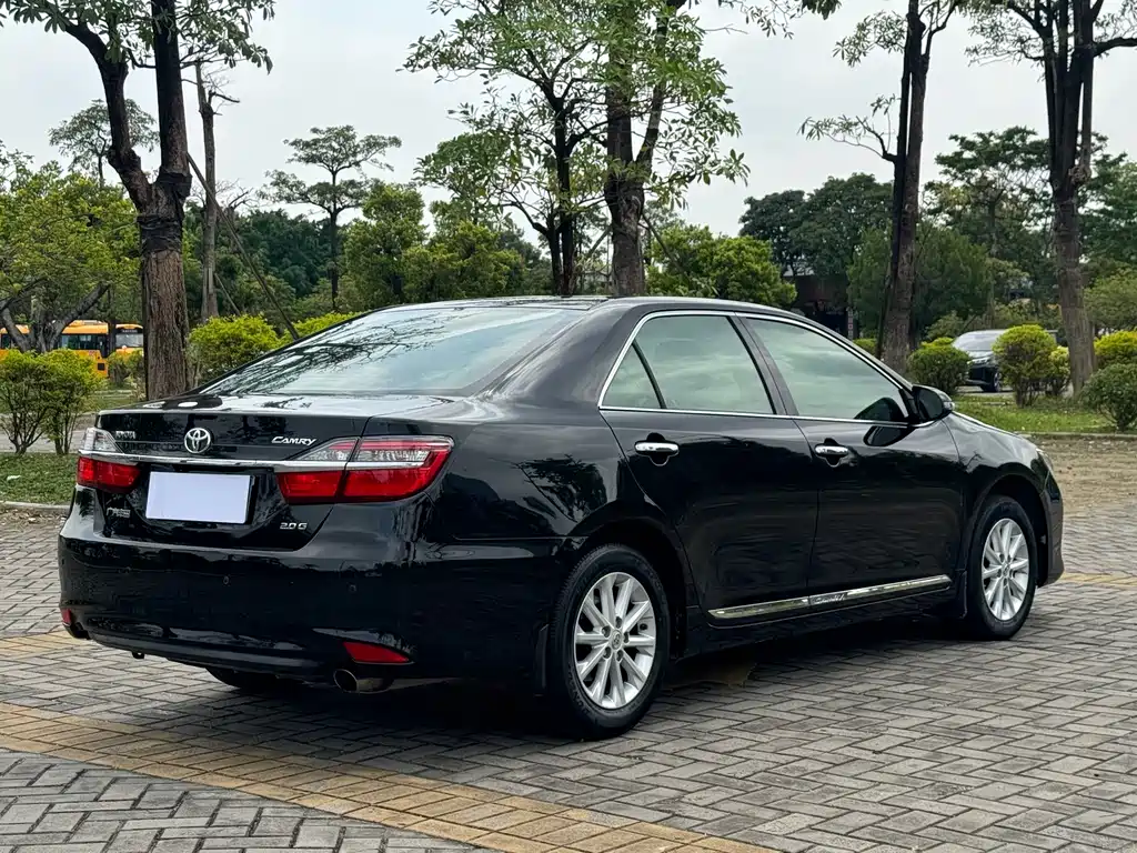Toyota Camry 2017 — фото 13