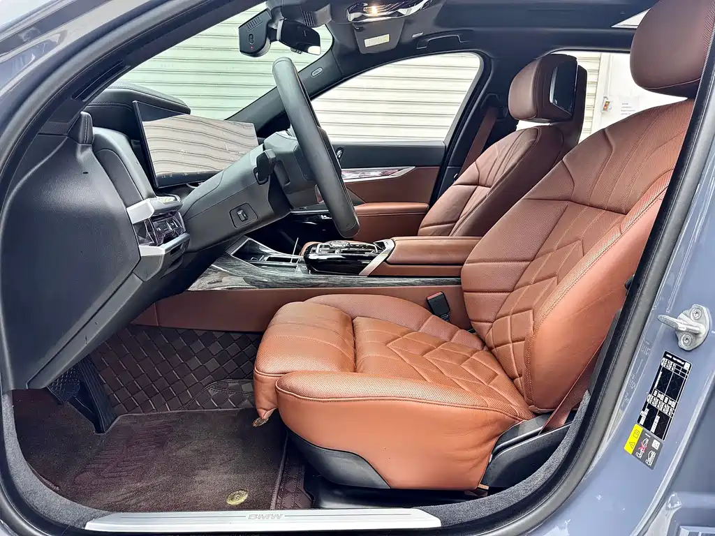 BMW i7 2023 — фото 10