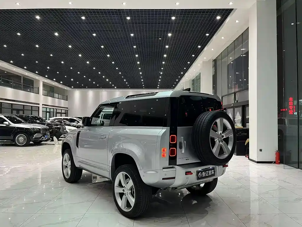 Land Rover Defender 2022 — фото 12