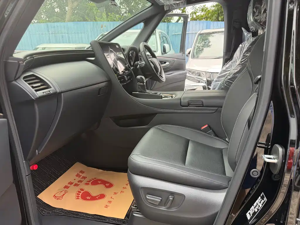 Toyota Alphard — фото 4