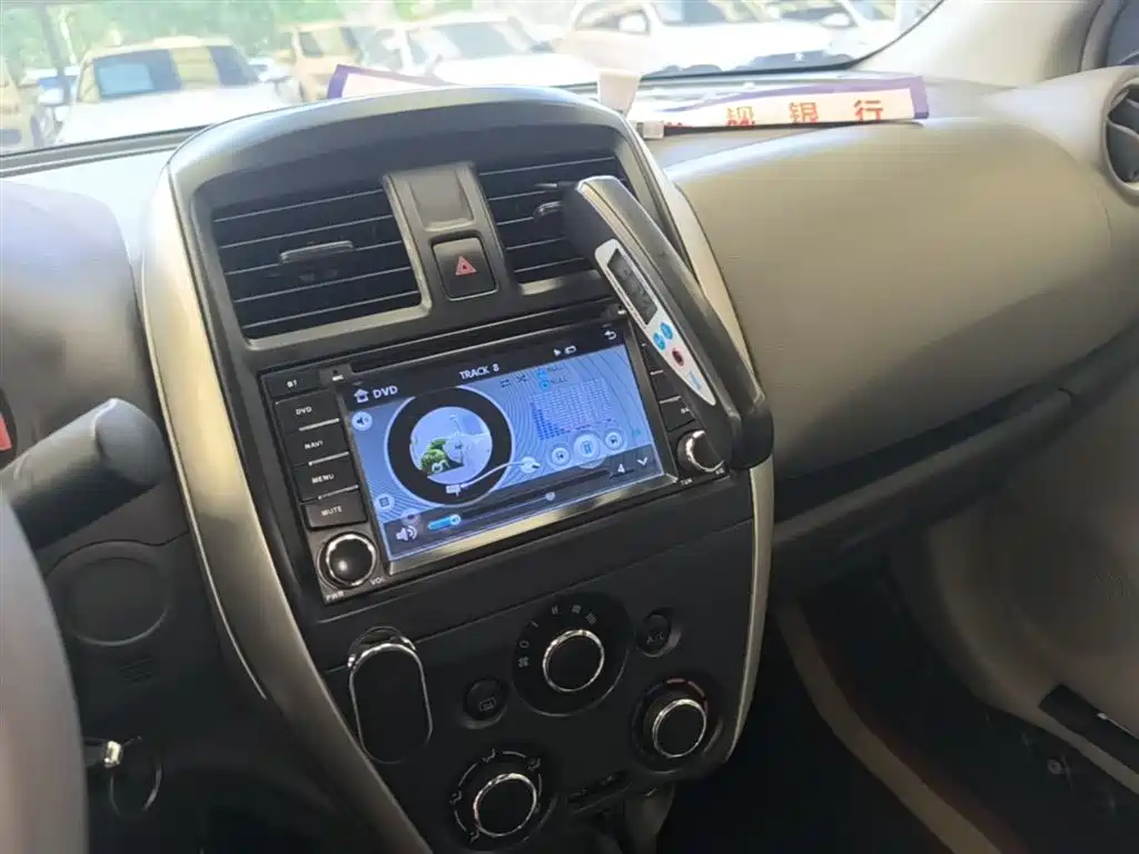 Nissan Sunny 2016 — фото 13