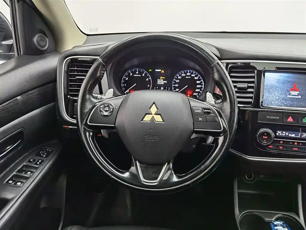 Mitsubishi Outlander 2015 — фото 11