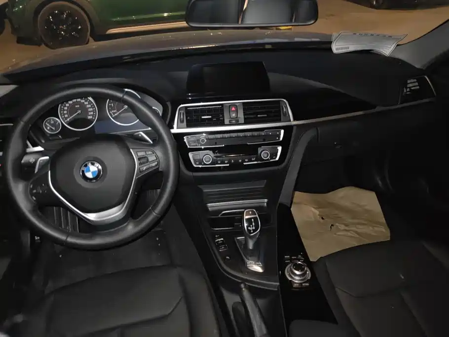 BMW 3 Series 2017 — фото 12