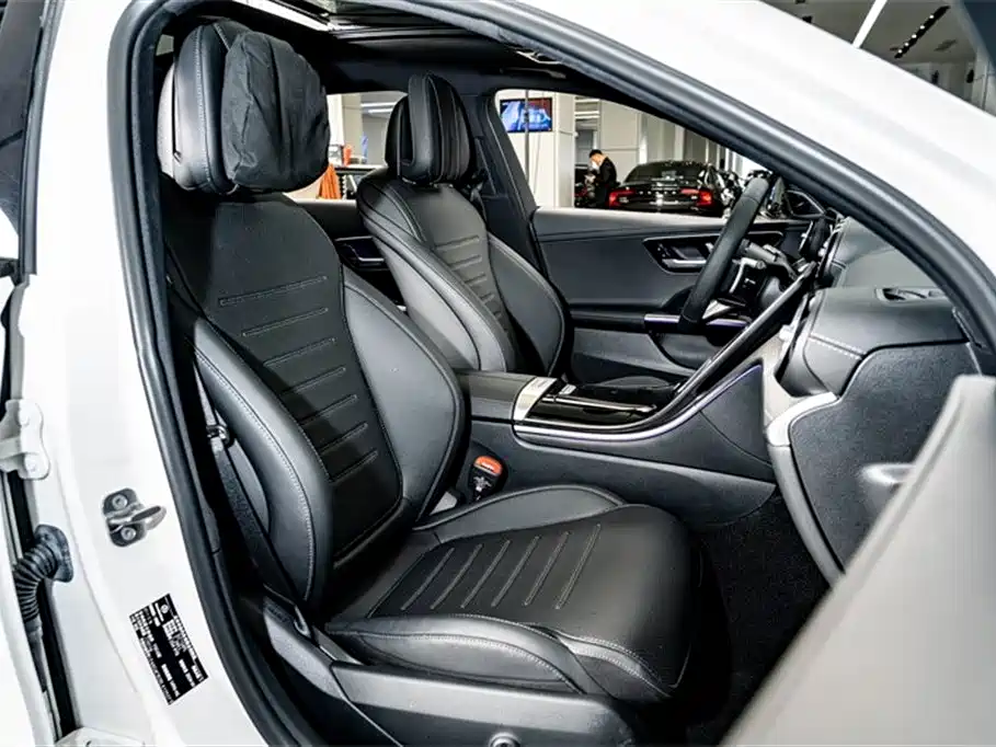 Mercedes-Benz C-Class 2024 — фото 18