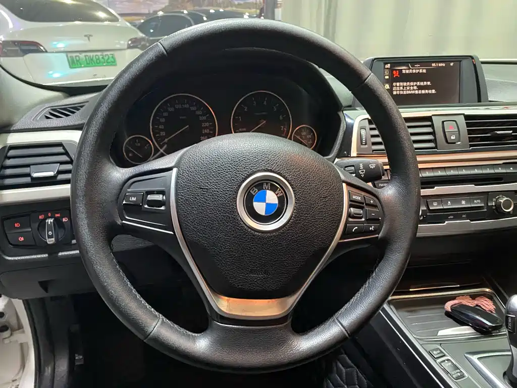 BMW 3 Series 2015 — фото 10