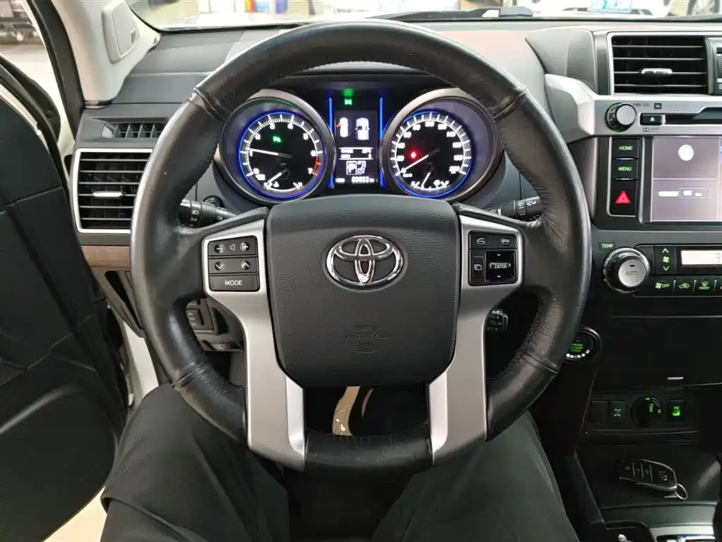 Toyota Prado 2016 — фото 11
