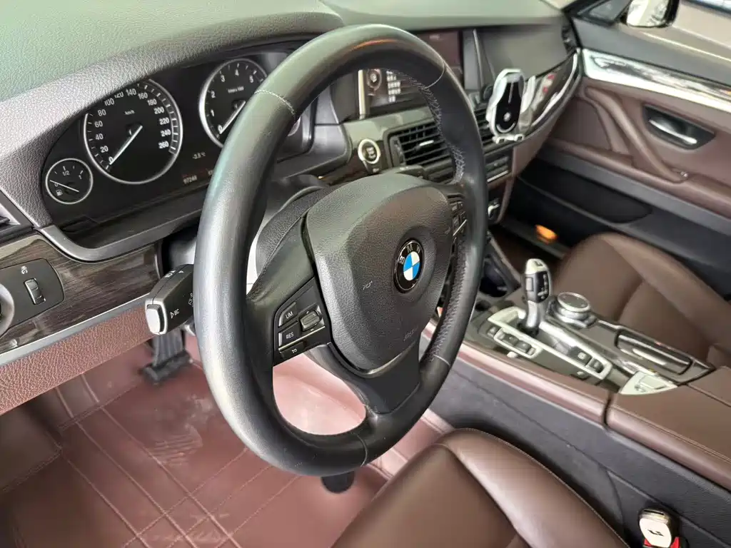 BMW 5 Series 2018 — фото 7