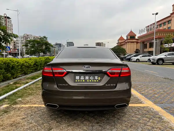 Ford Taurus 2015