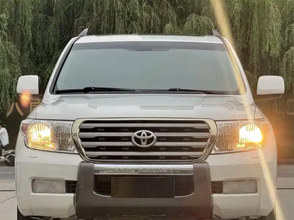 Toyota Land Cruiser 2011