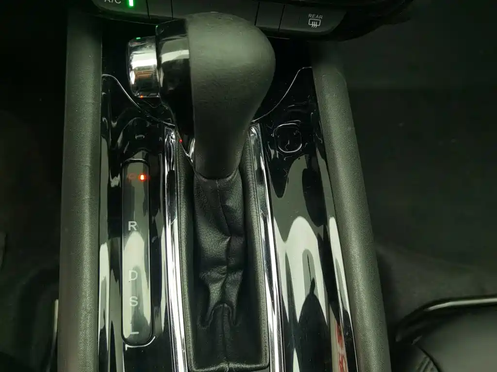 Honda Vezel 2015 — фото 13