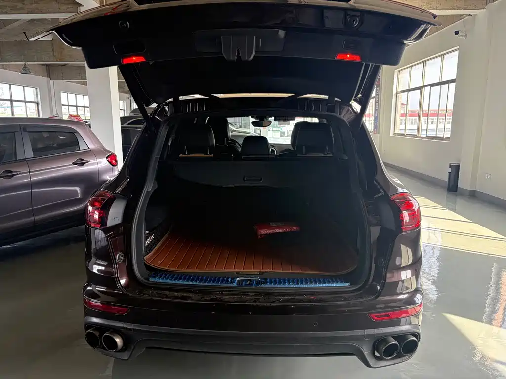 Porsche Cayenne 2015 — фото 9