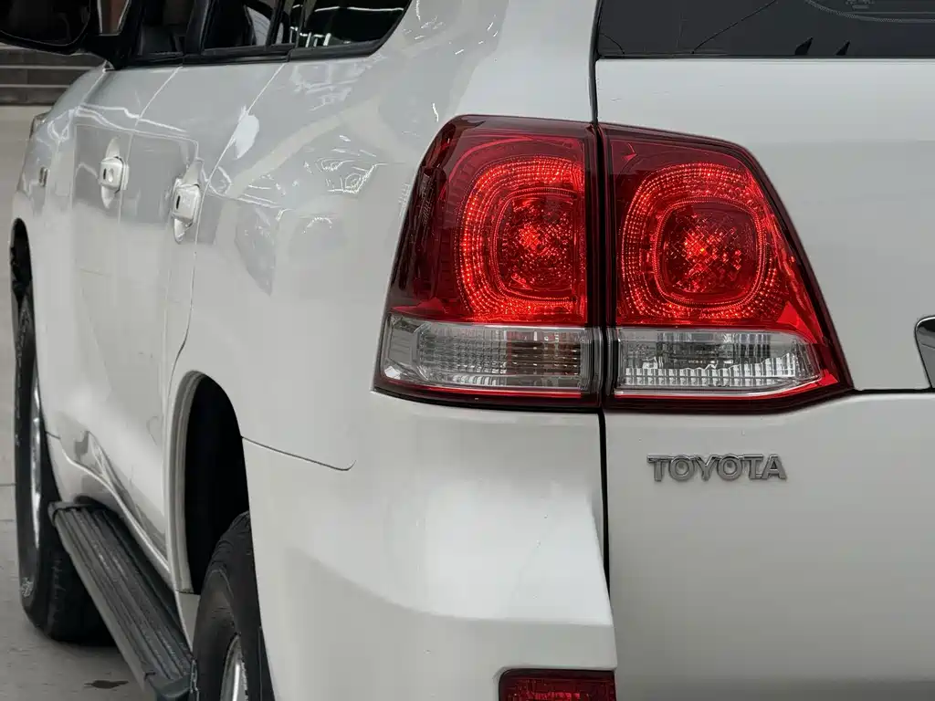 Toyota Land Cruiser 2011 — фото 18