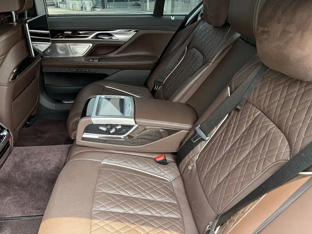 BMW 7 Series 2022 — фото 10