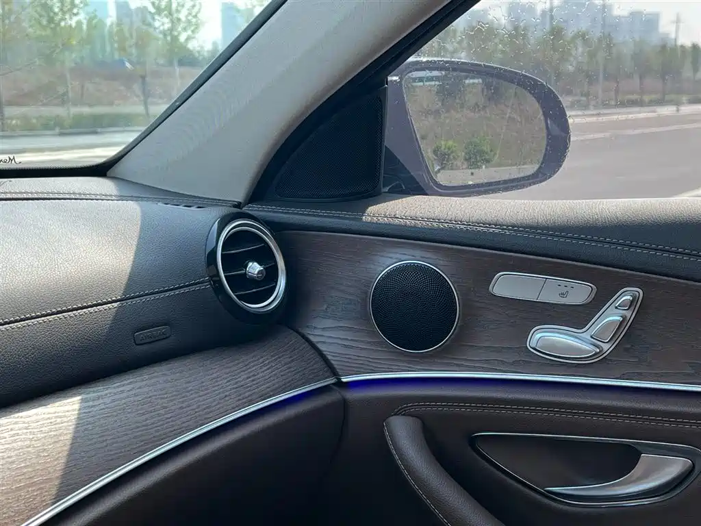 Mercedes-Benz E-Class 2022 — фото 12