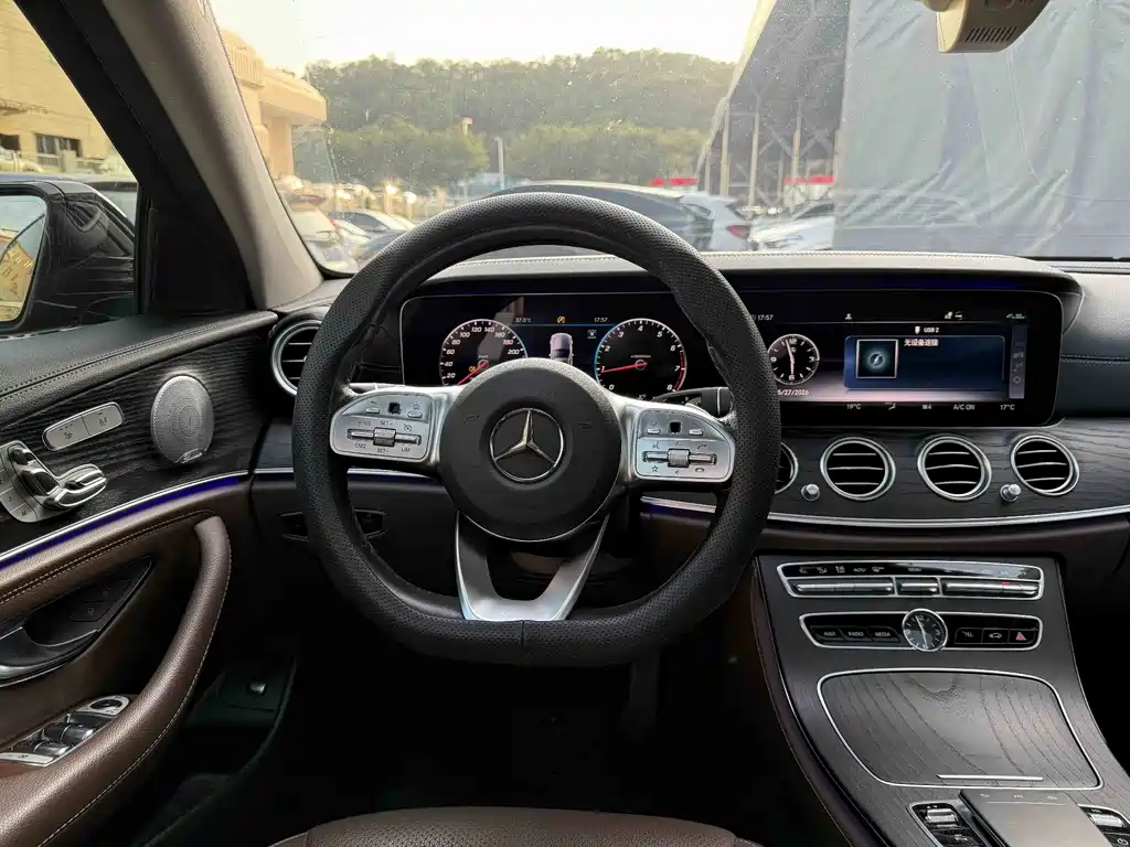 Mercedes-Benz E-Class 2020 — фото 15