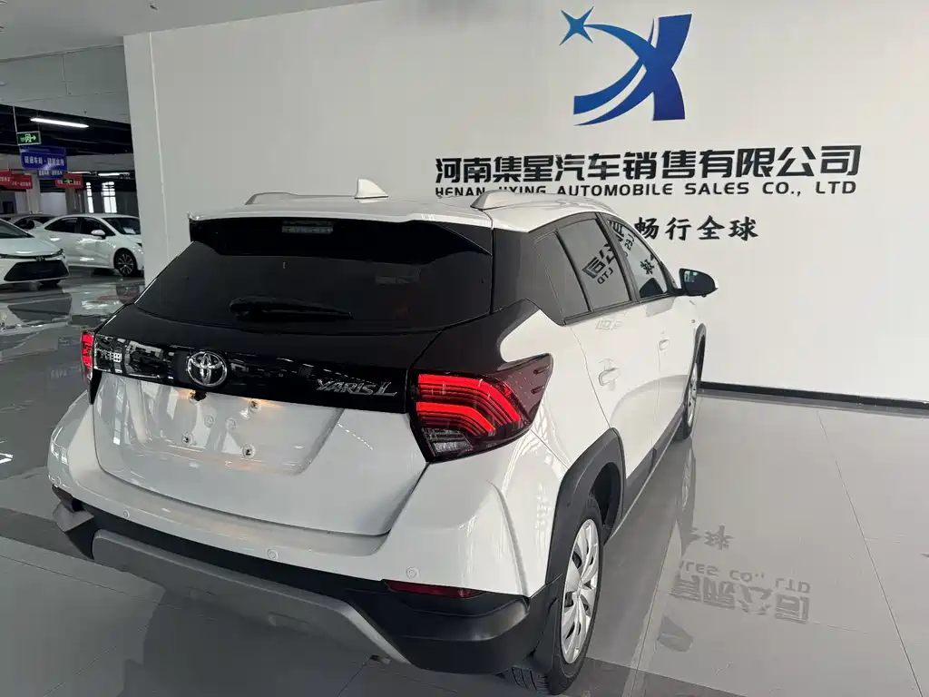 Toyota Yaris L 2023 — фото 9