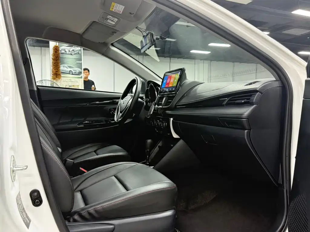 Toyota Yaris L 2023 — фото 19