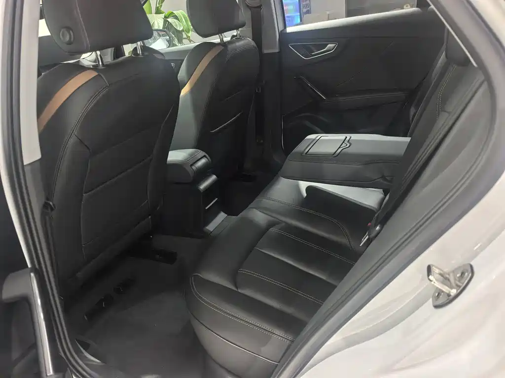 Audi Q2L 2024