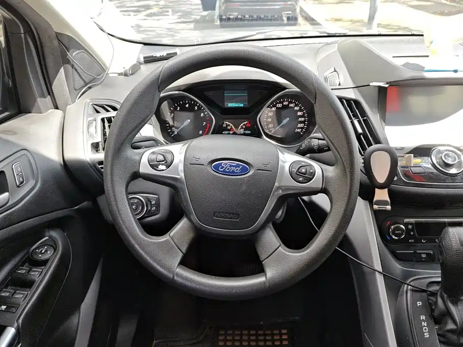 Ford Kuga 2015 — фото 15