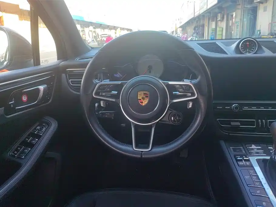 Porsche Macan 2021 — фото 15