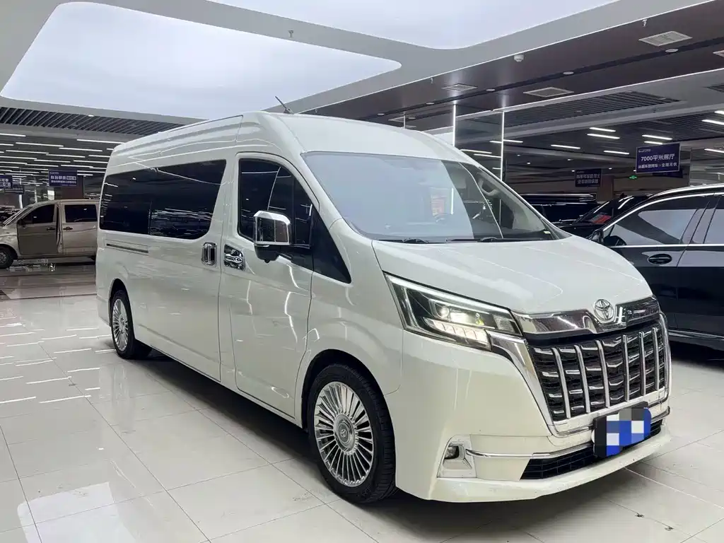 Toyota Hiace 2022 — фото 3