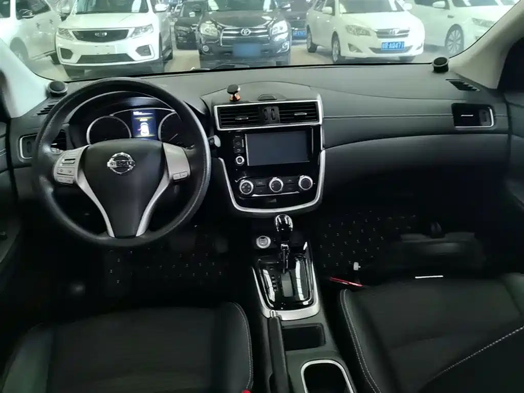Nissan Tiida 2018 — фото 10