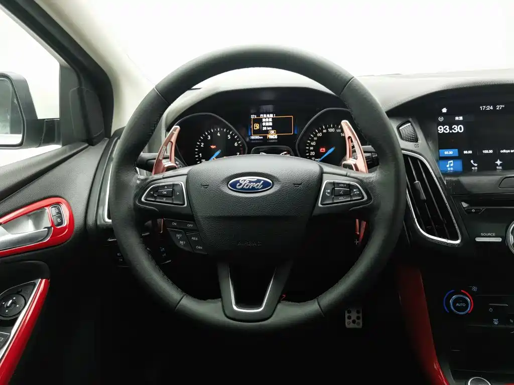 Ford Focus 2016 — фото 11