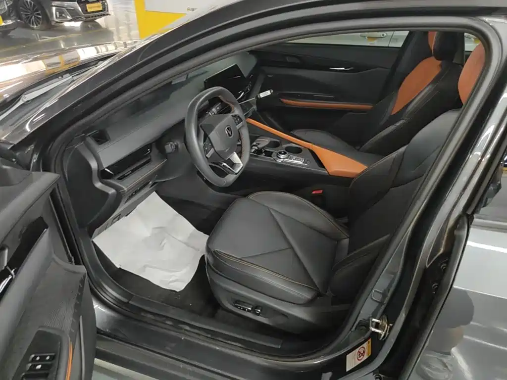 Changan UNI-V Smart Electric Idd 2023 — фото 15