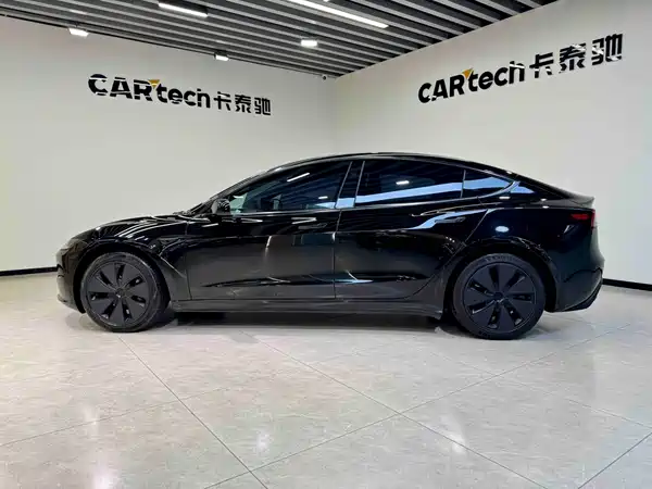 Tesla Model 3 2024