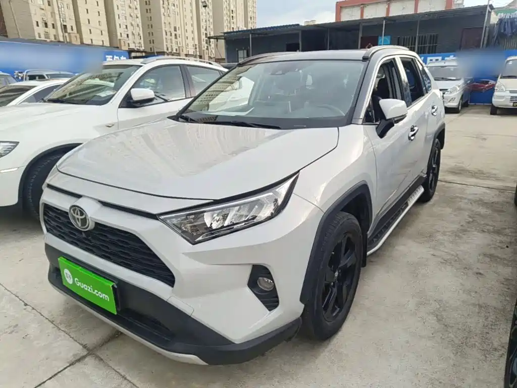 Toyota RAV4 2020 — фото 1